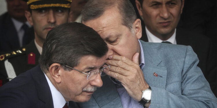 Ahmet Davutoğlu, 6’lı masadaki truva atı mı?