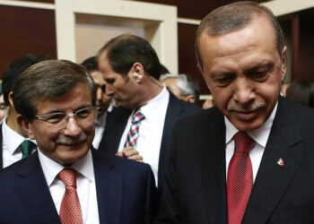 Davutoğlu, Erdoğan’a göz kırptı: Golü birlikte atalım