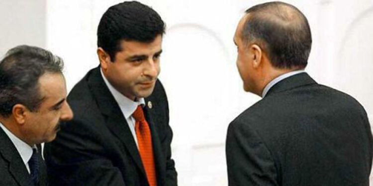 Demirtaş, yine AKP’ye yalvarıyor