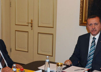 Demirtaş’tan yeni çağrı: Apo ile AKP yeniden masaya otursun!