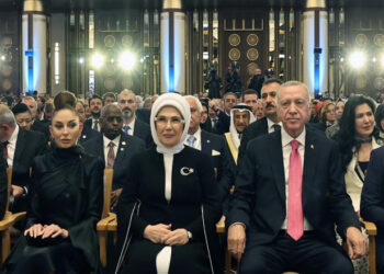 Erdoğan, tarikatlar ve diktatörler eşliğinde “göreve” başladı
