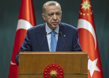 AKP’nin “sivilleşme” siyaseti, siyaseti nasıl çökertti?