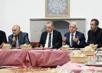 Tayyip Erdoğan’ın Cemevi ziyareti, Alevi açılımının işareti mi?