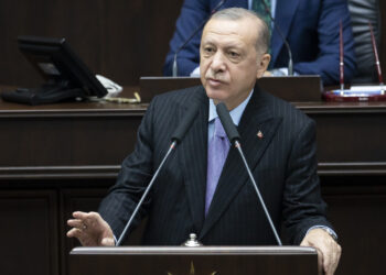 Erdoğan geri adım attı,  Merkez Bankası faizi sabit tuttu