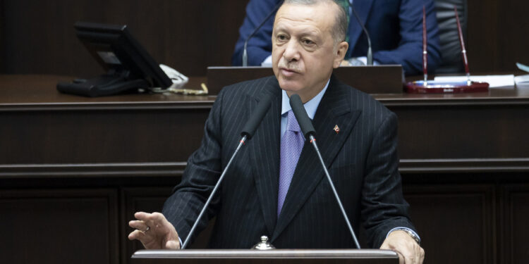 Erdoğan geri adım attı,  Merkez Bankası faizi sabit tuttu