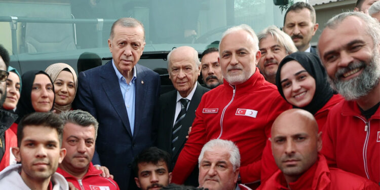 Erdoğan, Kızılay Başkanı’nı neden görevden alamıyor?