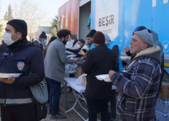 Devlet, deprem bölgesinde görevini tarikata devretti