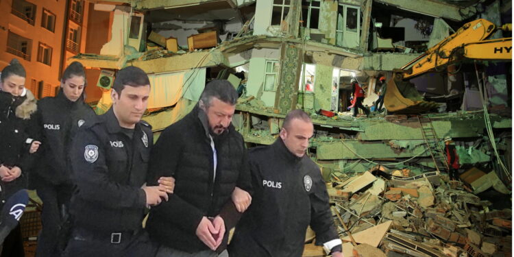 AKP’nin müteahhit avı: Küçük piyonları feda et, gerçek sorumluları gizle!