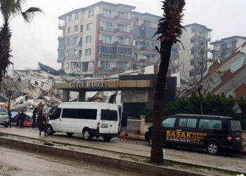 AKP’nin “kentsel dönüşümü”nün iflası: Eski binalar ayakta yeni binalar yıkıldı