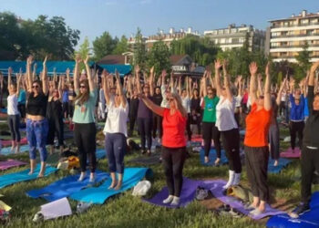Her yer yoga, her yer direniş!