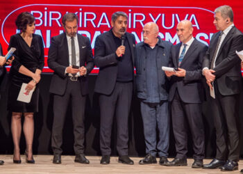 Depremde iki kampanya, iki zihniyet