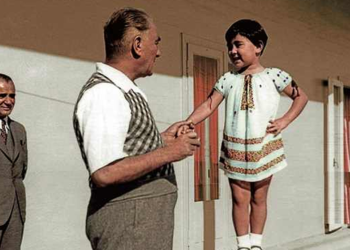 Atatürk ve Çocuk