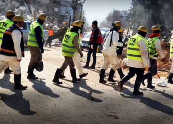 Gezi’den depreme sarı baret