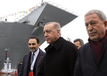 Hulusi Akar, donanma marşından Atatürk’ü çıkarttı