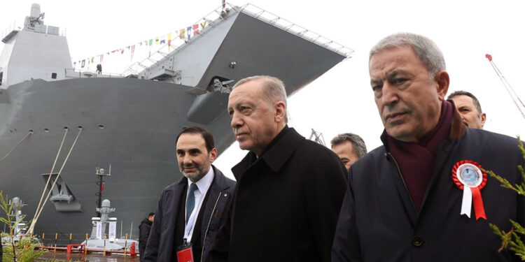 Hulusi Akar, donanma marşından Atatürk’ü çıkarttı