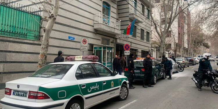 İran’da molla rejimi, Azerbaycan Büyükelçiliği’ne saldırdı