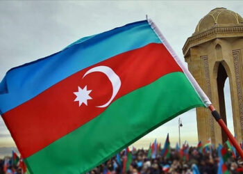 Çok yaşa Azerbaycan! Karabağ’a dikilen bayrak bir daha inmez!