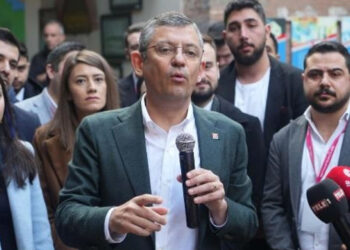 Özgür Özel yanıtlasın: CHP’nin görevi siyasal İslamcılara Meclis grubu kurdurmak mı?