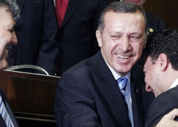 Ali Babacan’a hatırlatalım: Memleketi “babalar gibi satmanın” özeleştirisi olmaz!