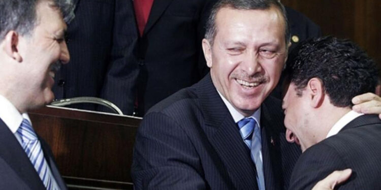 Ali Babacan’a hatırlatalım: Memleketi “babalar gibi satmanın” özeleştirisi olmaz!