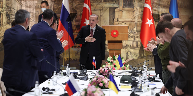 İstanbul görüşmesi: AKP’nin itibar tazeleme operasyonunda son perde