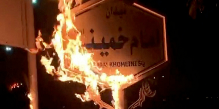 İran’da molla faşizmi, dönüşü olmayan çöküş yoluna girdi