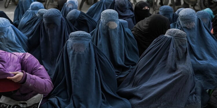 Taliban’dan kadınlara erkek doktor yasağı: Şeriat’ın kadınlara tek vaadi, ölüm!