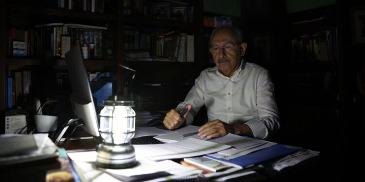 Şekerim, ben neo liberalizme karşıyım!