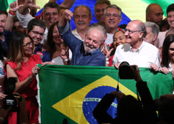 Bir, iki, daha fazla Brezilya: Bolsonaro gitti, Tayyip de gidecek!