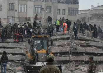 Deprem’de dirilen millet: Türkler