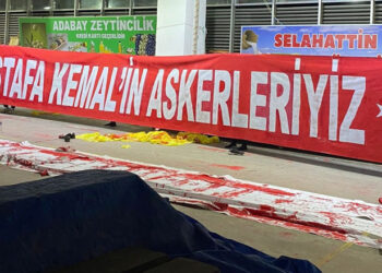 AKP’den “Mustafa Kemal’in Askerleriyiz” pankartına yasak!