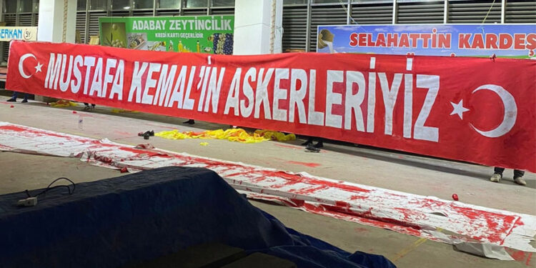 AKP’den “Mustafa Kemal’in Askerleriyiz” pankartına yasak!