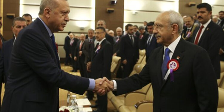 Gazetecilere hakaret eden Kılıçdaroğlu, “Demokrat Dede”den “CHP’nin Reisi”ne dönüştü