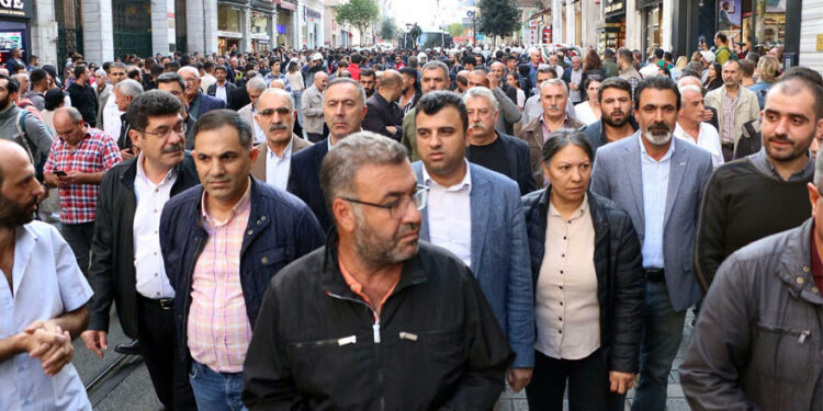 Kadına, öğretmene, doktora yürüyüş yasak; “Apo’ya özgürlük” yürüyüşü serbest