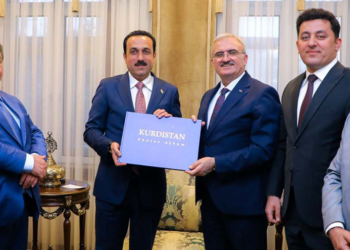 Diyarbakır’ın açılımcı valisi Diyarbakır’ı “Kürdistan” yaptı!