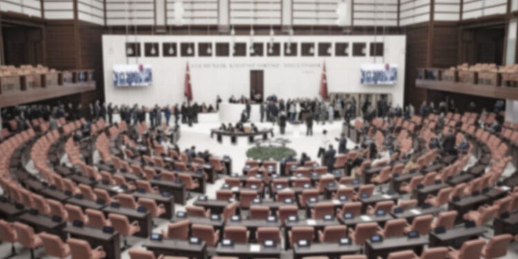 Çifte MTV yasalaşırken Muhalefet mecliste görünmedi bile