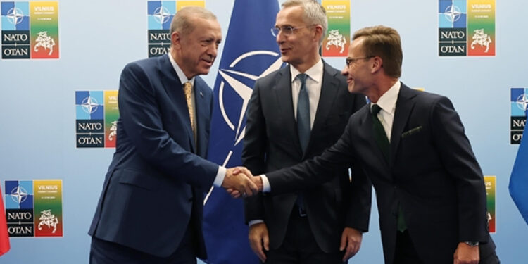 AKP, PKK üssü İsveç’i NATO’ya alıyor