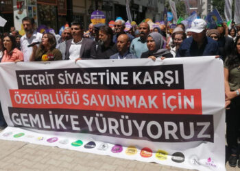 PKK’lılardan AKP icazetli “Apo’ya özgürlük” yürüyüşü