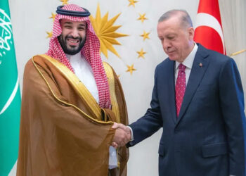 Türkiye için utanç fotoğrafı:  Prens Salman sırıtıyor, Erdoğan boynunu eğiyor