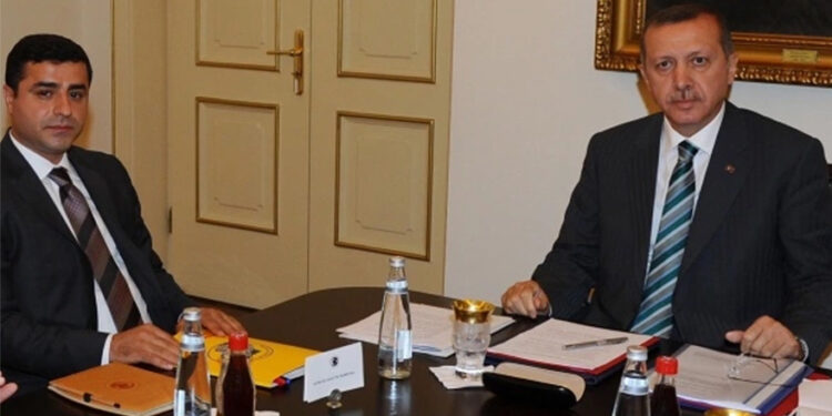 Demirtaş’tan DEM Partiye çağrı: AKP ile de masaya oturun!