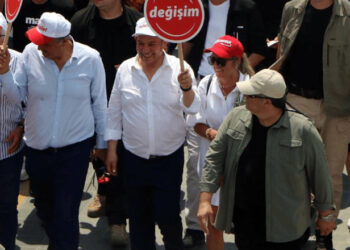 CHP evlatlarını yiyor: Tanju Özcan ihraç edildi!