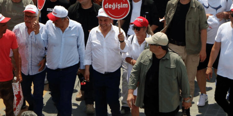 CHP evlatlarını yiyor: Tanju Özcan ihraç edildi!