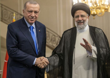 Sünni Şeriatçıların Şii İran aşkı