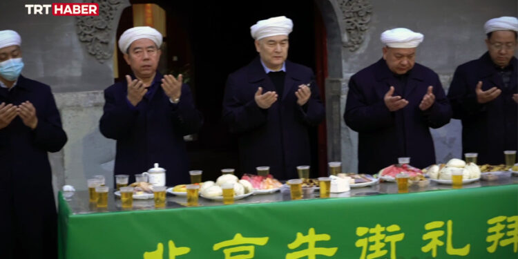 Doğu Türkistan’ı görmeyen TRT’nin rezilliği: “Çin’de Ramazan (!) heyecanı” yaşanıyormuş