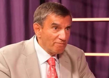 Üstün Dökmen’e linç kampayası:  AKP, türban istismarına doymuyor