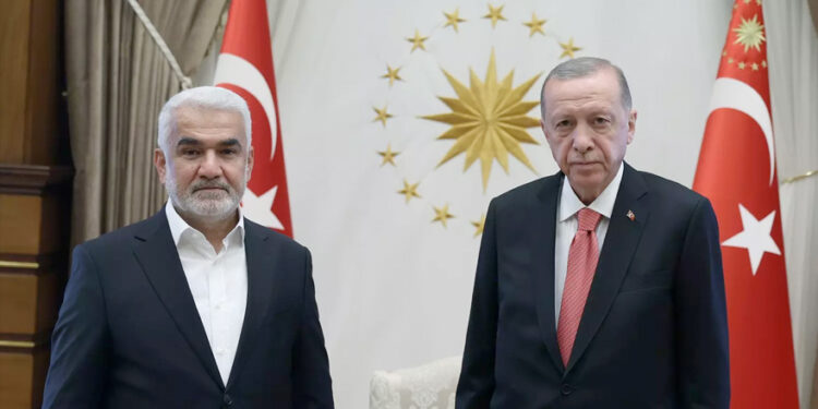 Federasyonu AKP tartışmaya açtırıyor