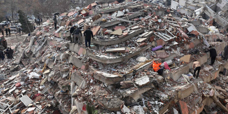Yıkımın asıl sorumlusu, Başkanlık için devleti yok eden AKP’dir!
